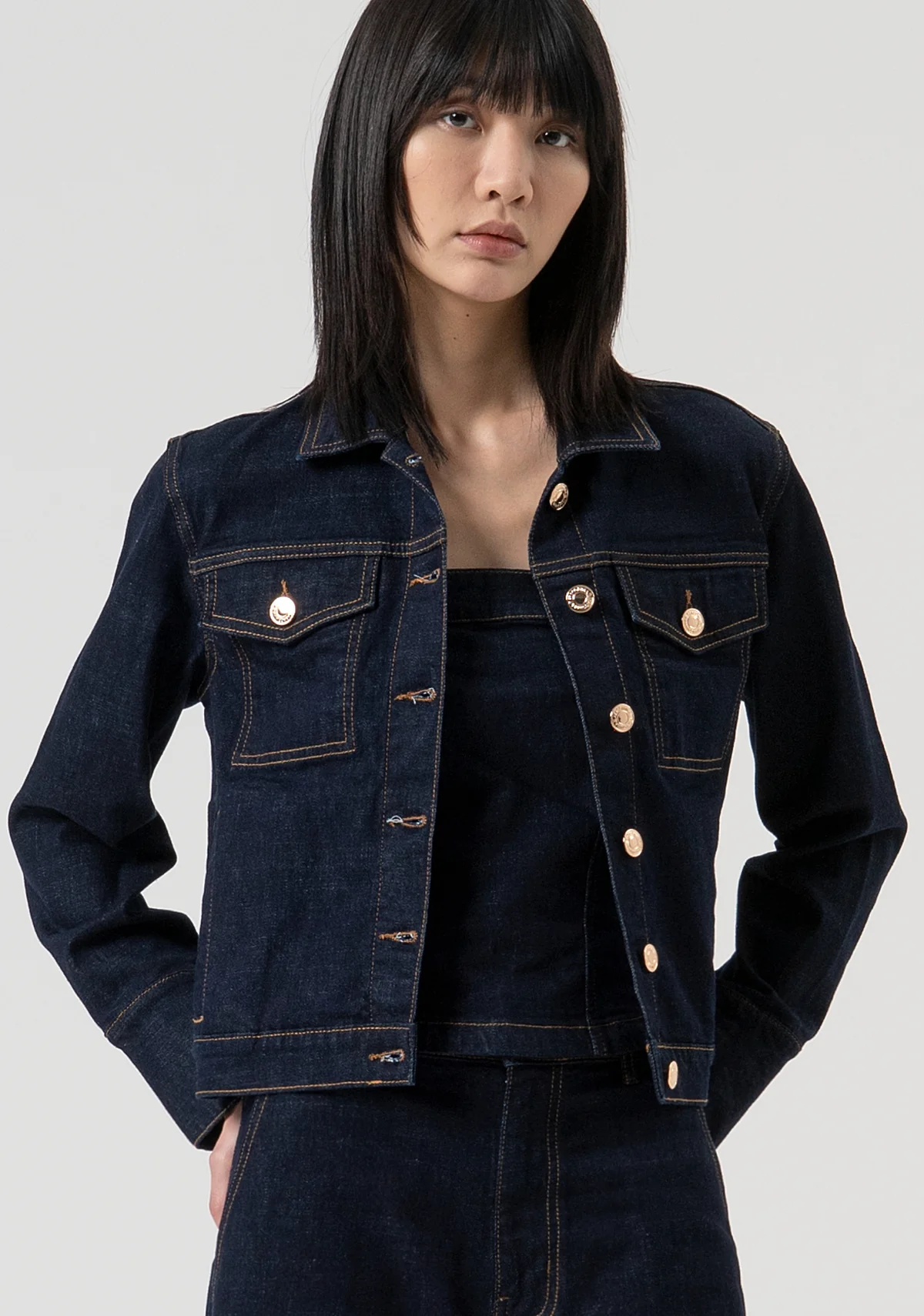 Chaqueta vaquera de corte regular con lavado crudo