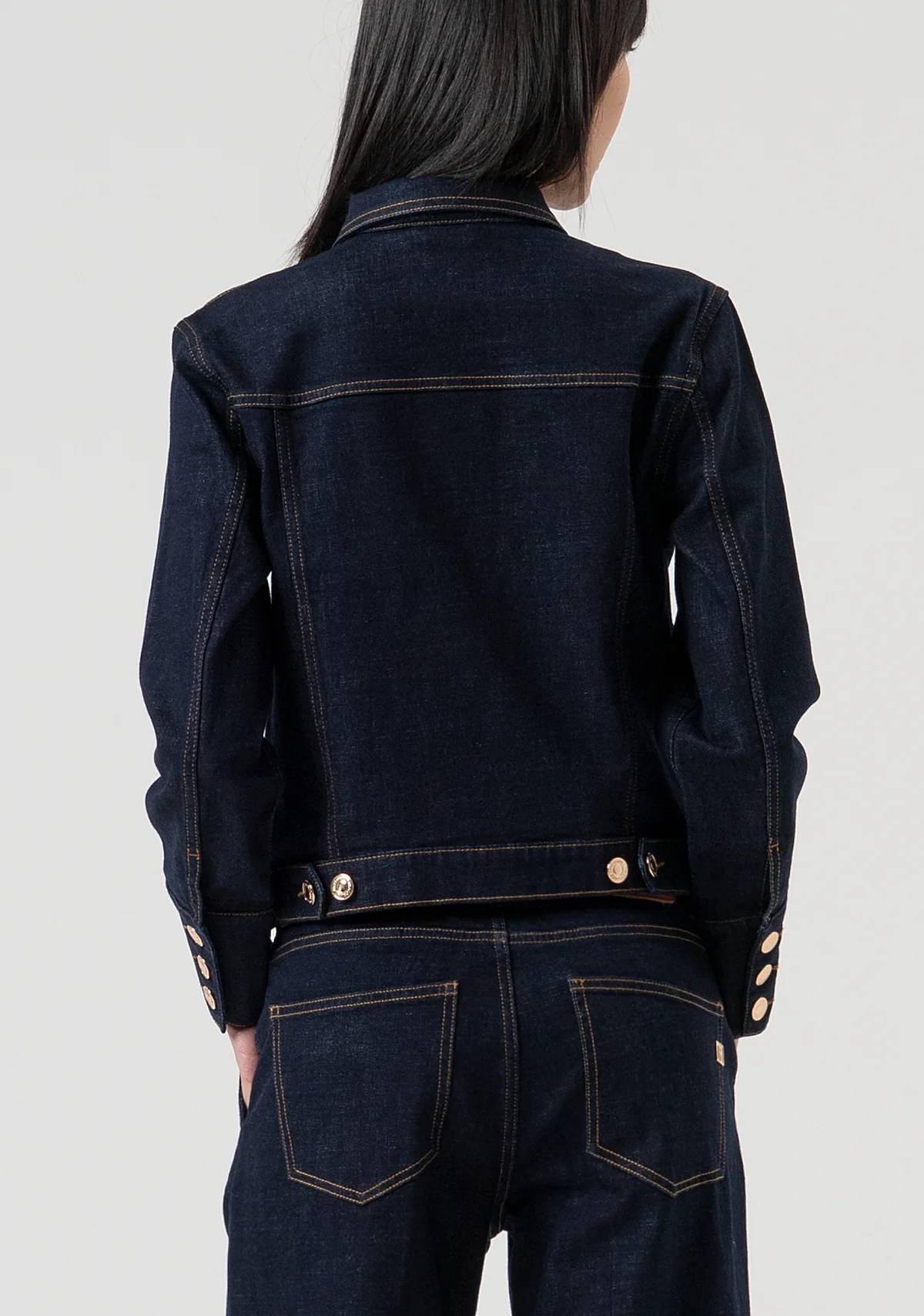 Chaqueta vaquera de corte regular con lavado crudo