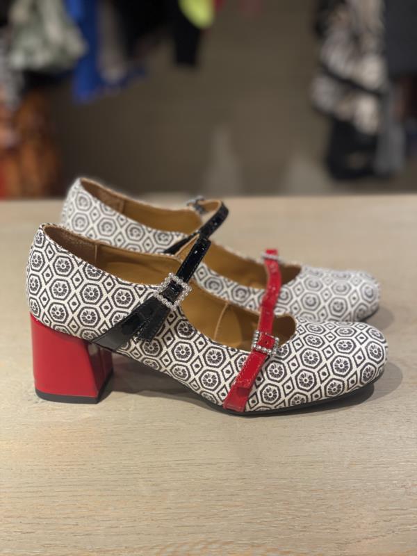Zapato Para Mujer Nemonic Trival Negro Rojo