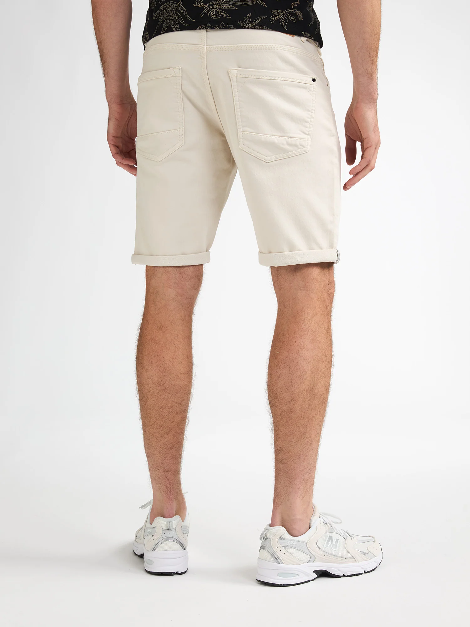 Pantalones Cortos de Mezclilla Coloreados Jackson Coconut Beig