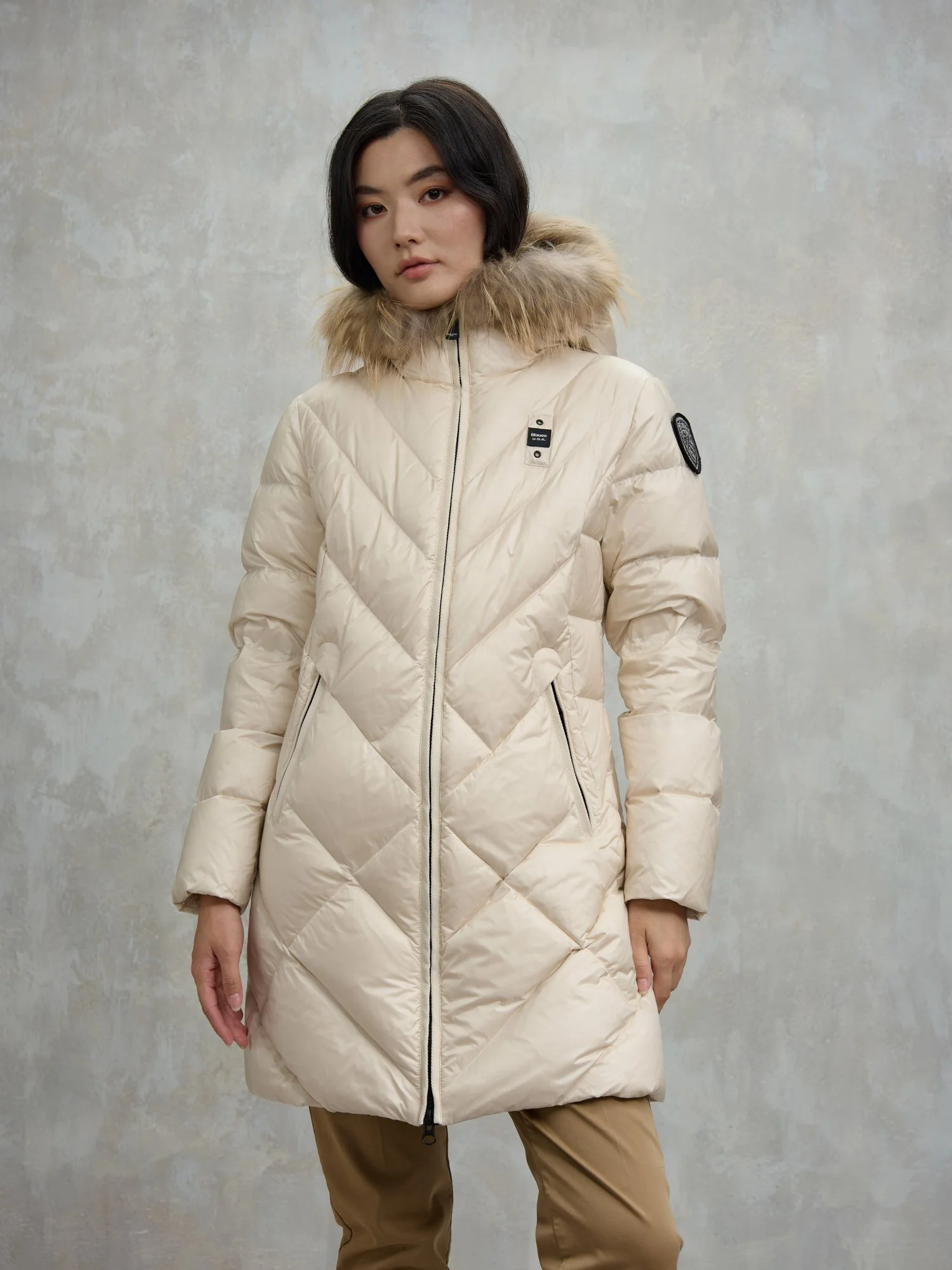 CHAQUETA BLAUER LARGA DE PLUMÍFERO ALTHEA CON LÍNEAS GEOMÉTRICAS PIEDRA