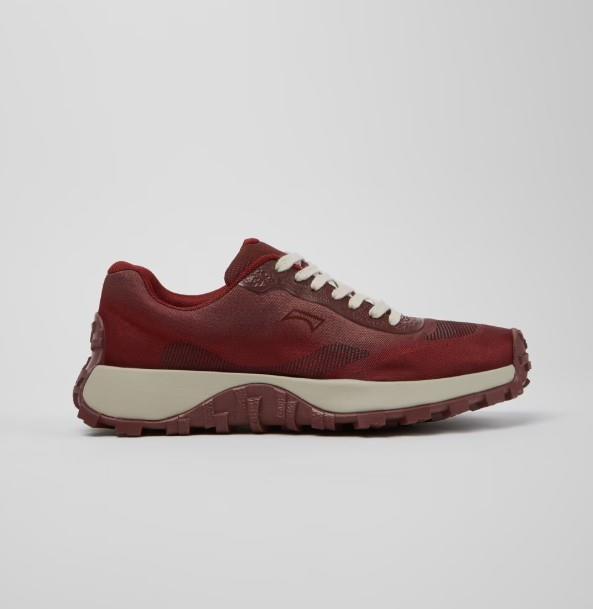 Drift Trail Zapatillas burdeos de materiales técnicos de PET reciclado para mujer.