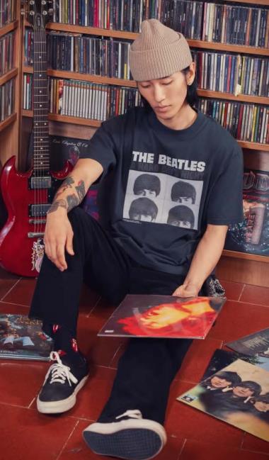 CAMISETA BEATLES A HARD DAYS NIGHT