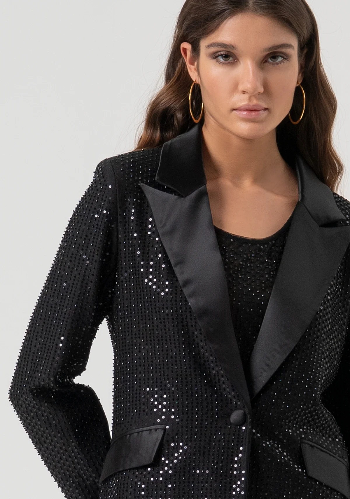 Chaqueta blazer larga de corte regular con botonadura sencilla y pedrería