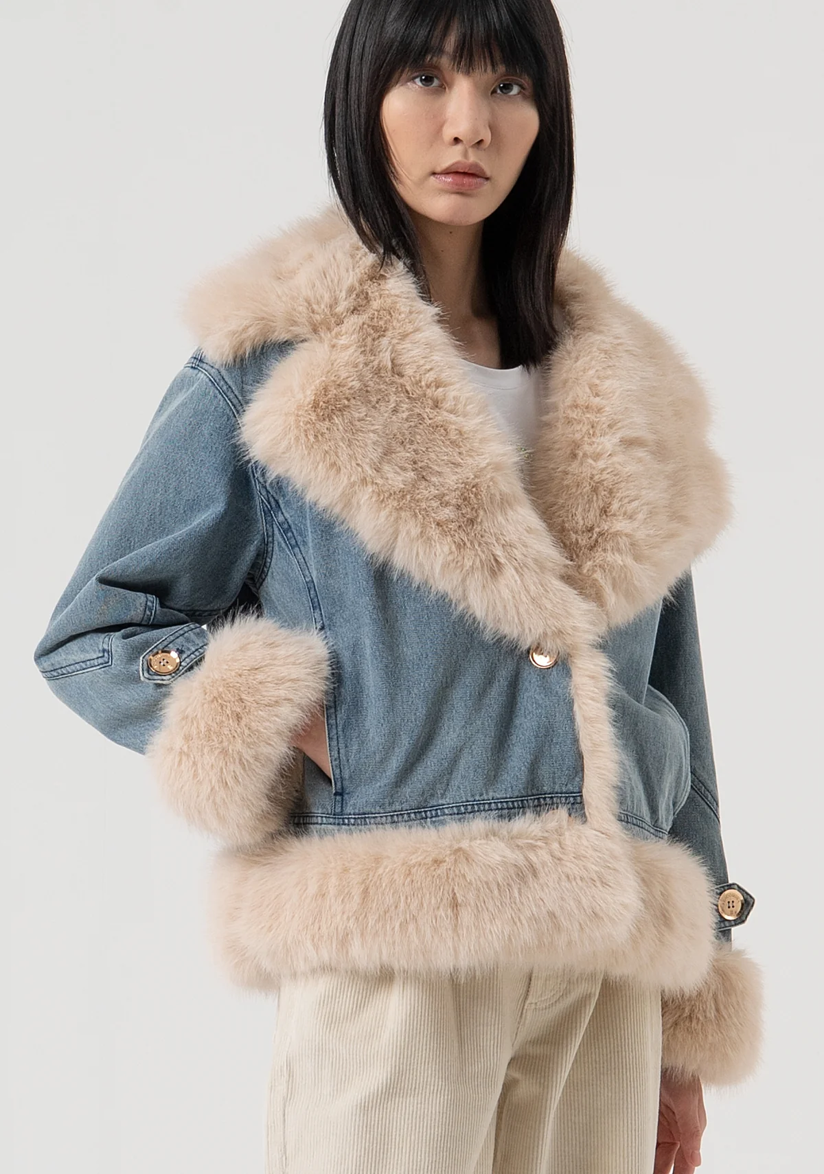 Chaqueta biker over fit confeccionada en denim con lavado vintage